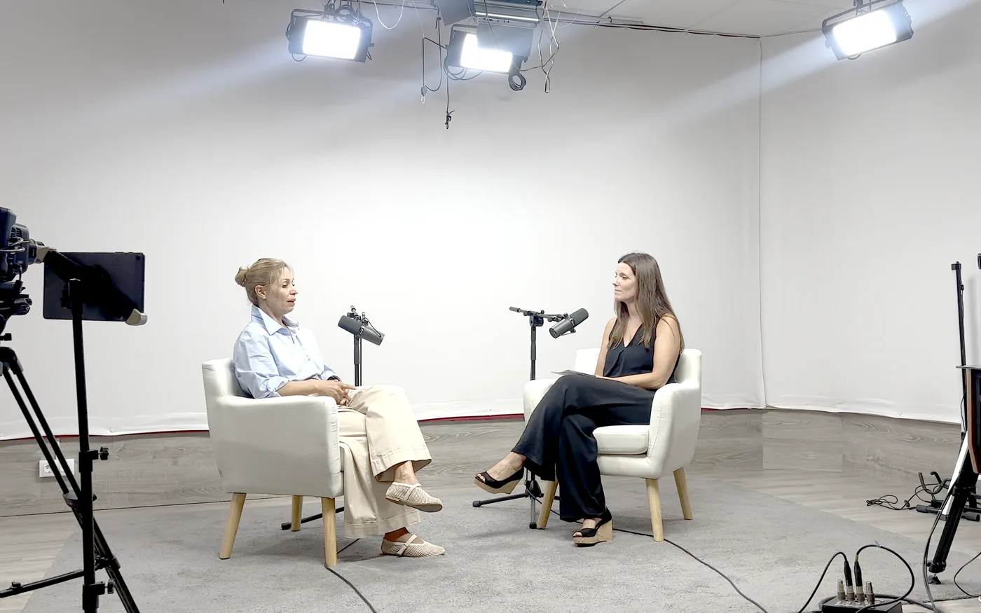 Grabación de una entrevista en el plató de podcast de Blackstone